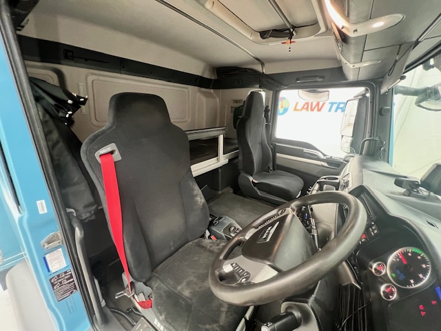 MAN TGS 26.320 6×2 Sleeper Cab Insulated Box Van