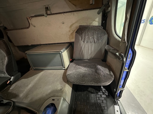 Scania 114 340 6×2 Rear Lift Sleeper Cab Curtainsider