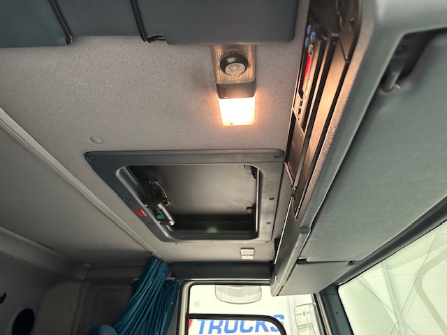 DAF CF65 220 Sleeper Cab Curtainsider Manual