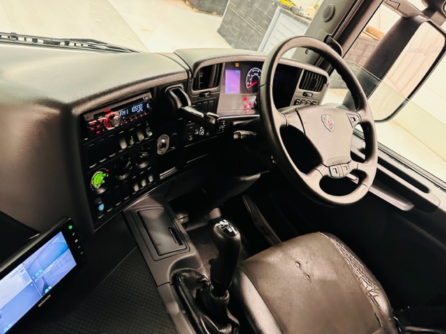 Scania P250 4×2 Sleeper Cab Box Van Manual