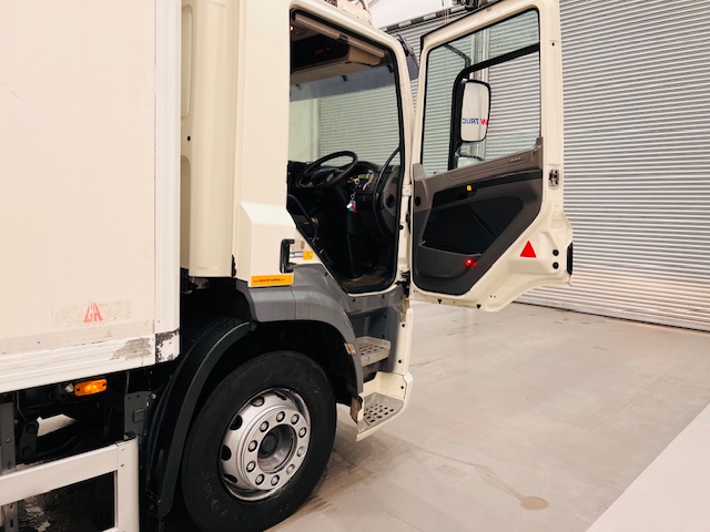 DAF CF 250 4×2 Day Cab Fridge Box