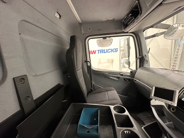 Mercedes Axor 1824 Day Cab Box Van