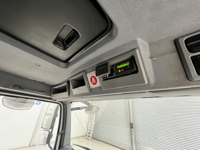 Mercedes Axor 2529 6×2 Rear Lift Sleeper Cab Fridge Box