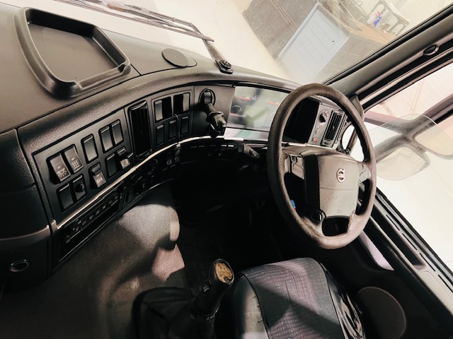 Volvo FM9 260 10 Tyre Sleeper Cab Curtainsider