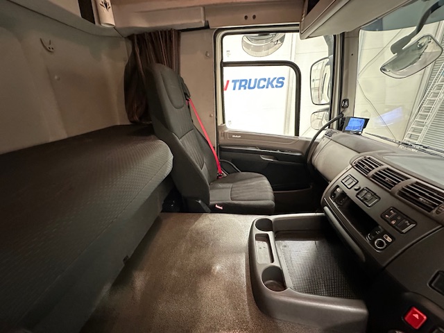 DAF CF 260 Sleeper Cab Curtainsider