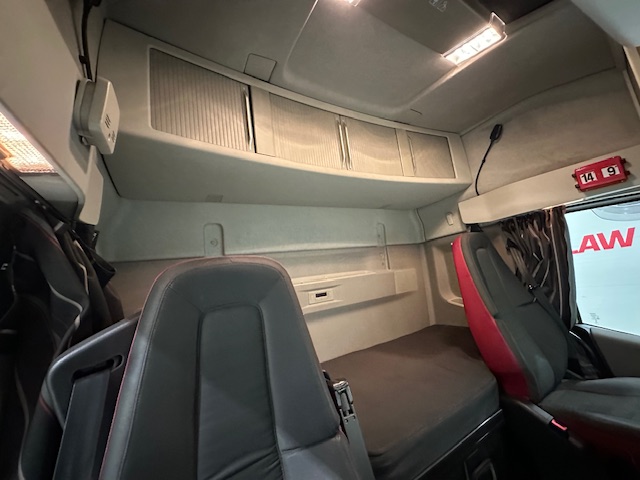 Volvo FH 500 6×2 Midlift Tractor Unit