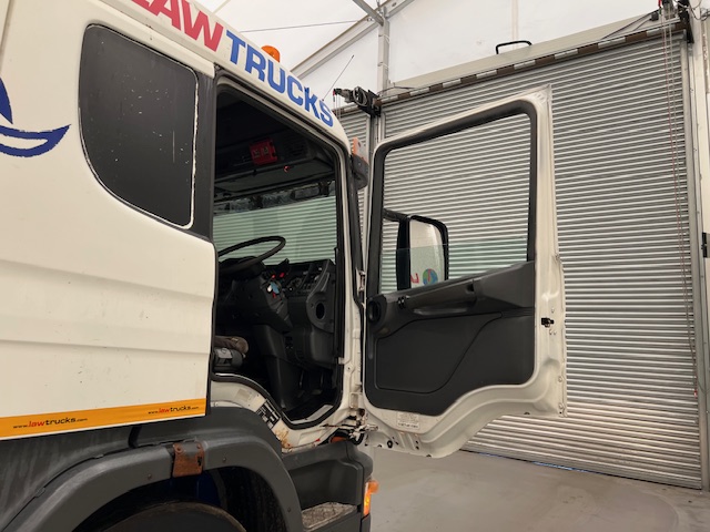 Scania 114 340 6×2 Sleeper Cab Beavertail