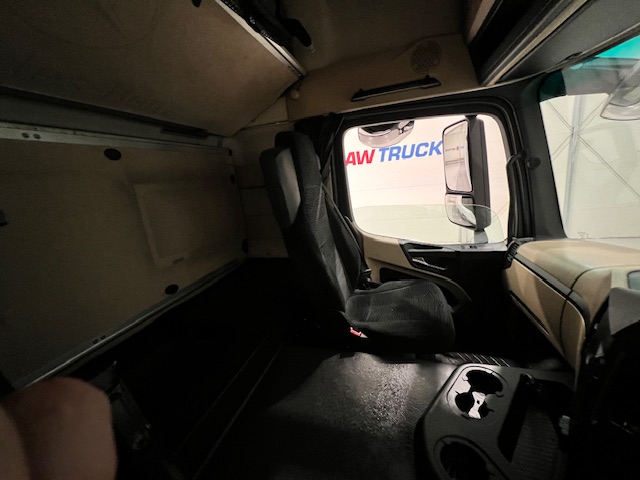 Mercedes Actros 1824 4×2 Sleeper Cab Fridge Box