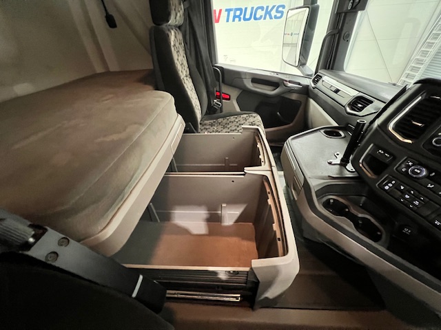 Scania R450 6×2 Midlift Highline Tractor Unit