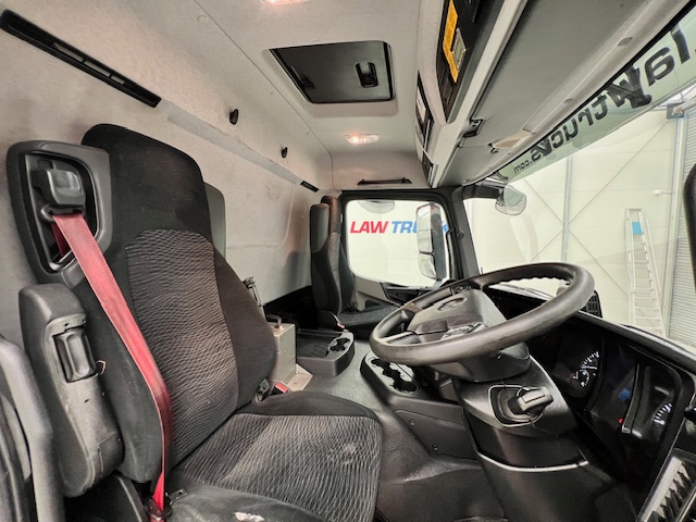 Mercedes Actros 2532 6×2 Rear Lift Day Cab Fridge Box