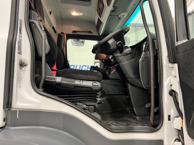 Mercedes Antos 2540 6×2 Rear Lift Day Cab Fridge Box