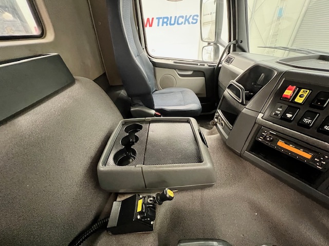 Volvo FM 460 8×4 Steel Tipper Grab