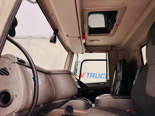 DAF CF 330 6×2 Rear Lift Fridge Box