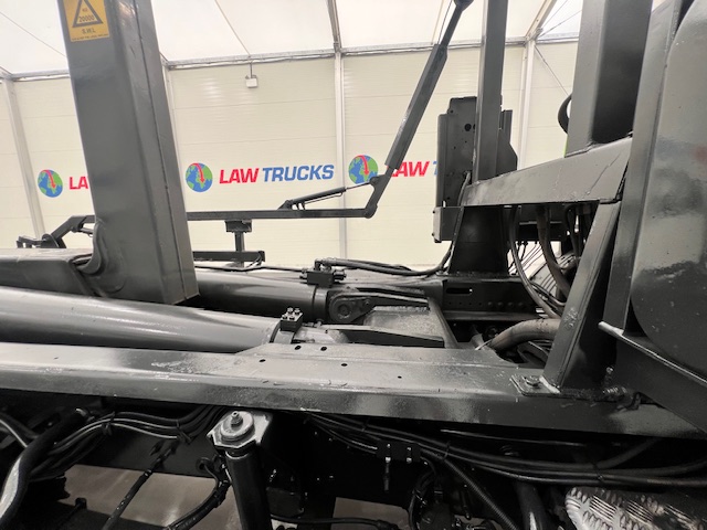 Scania G410 8×4 Rest Cab Hookloader Drawbar