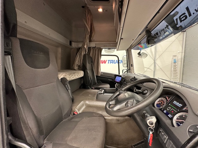 DAF CF 310 Sleeper Cab Curtainsider