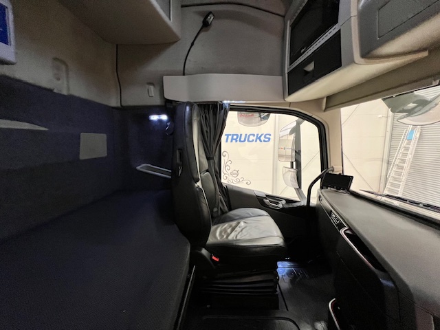 Volvo FH 500 6×2 Midlift Tractor Unit