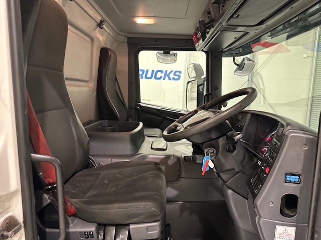 Scania P280 6×2 Rear Lift Day Cab Fridge Box
