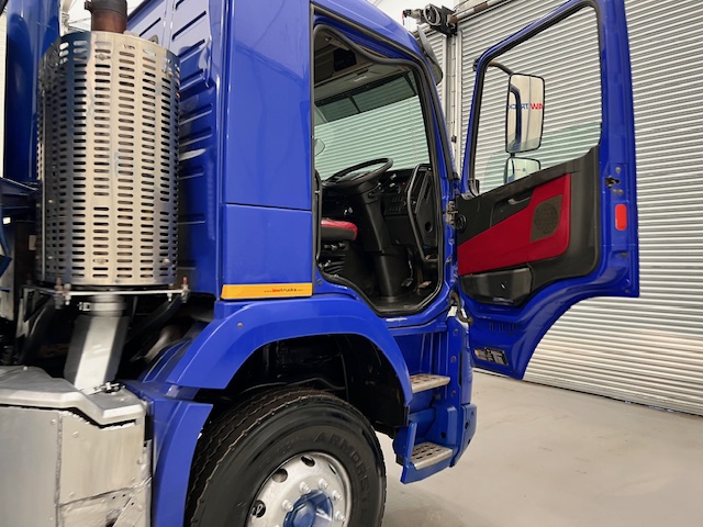 Volvo FM 410 8×4 Day Cab Steel Tipper