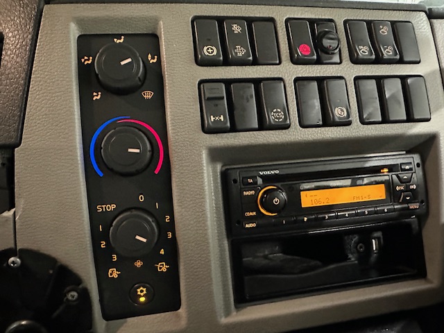 Volvo FL 240 4×2 Day Cab Box Van