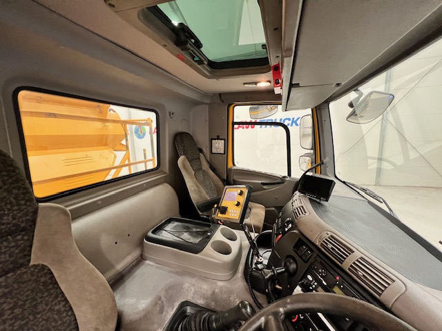 DAF CF75 310 6×4 Day Cab Gritter