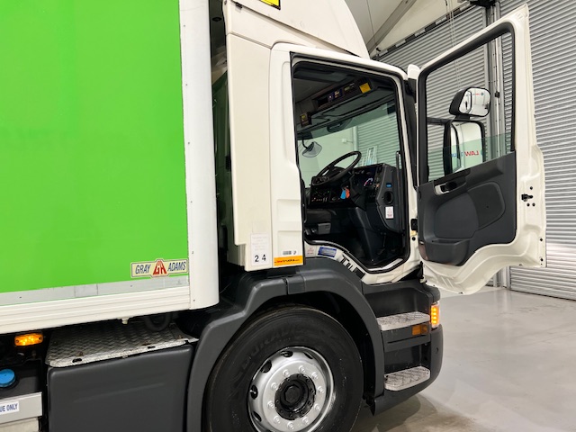 Scania P280 6×2 Rear Lift Day Cab Fridge Box