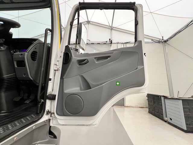 Mercedes Axor 2529 Rear Lift Brick Grab Manual