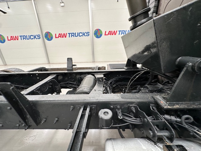 Volvo FM9 300 6×4 Sleeper Cab Tipper Manual