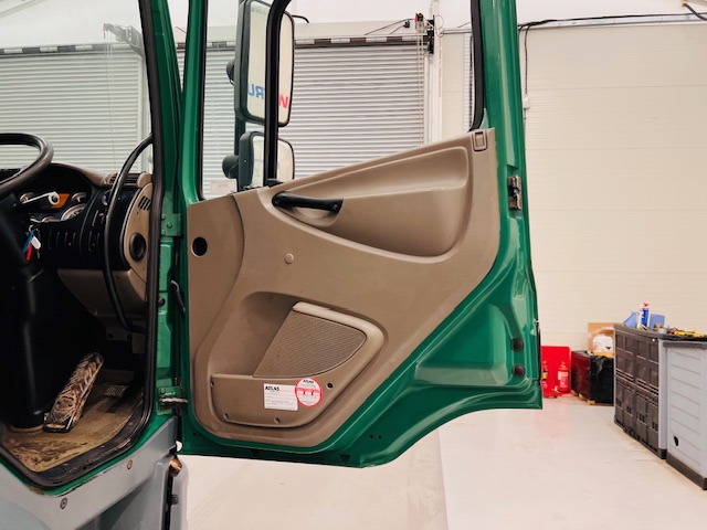 DAF CF75 310 Rear Lift Day Cab Dropside Brick Grab