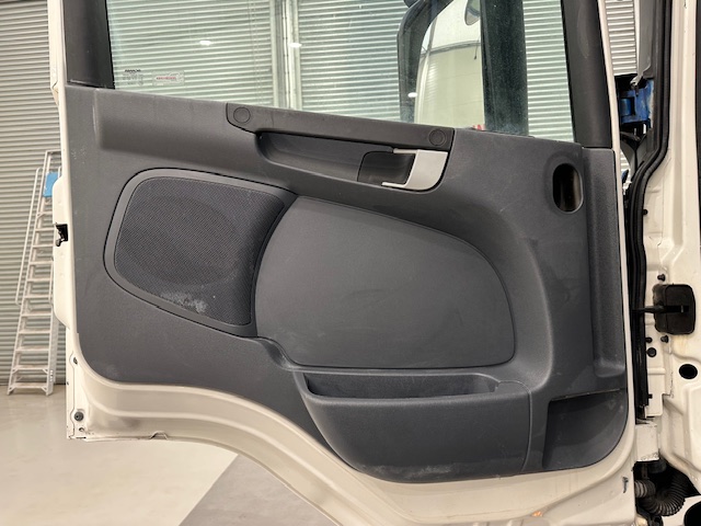 Scania P250 4×2 Sleeper Cab Fridge Box