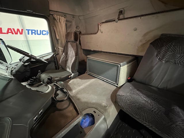 Scania 114 340 6×2 Rear Lift Sleeper Cab Curtainsider