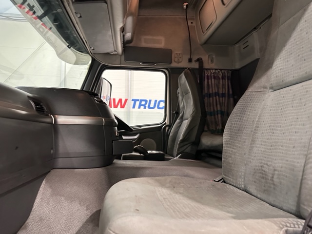 Volvo FM 300 6×2 Sleeper Cab Curtainsider