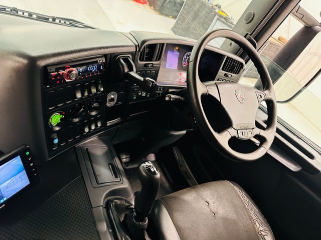 Scania P250 4×2 Sleeper Cab Box Van Manual