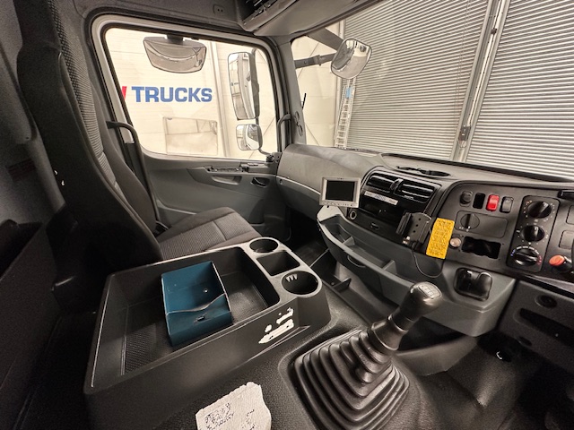 Mercedes Axor 1824 Day Cab Box Van