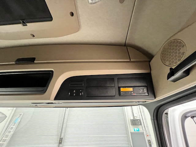 Mercedes Actros 2536 6×2 Sleeper Cab Curtainsider