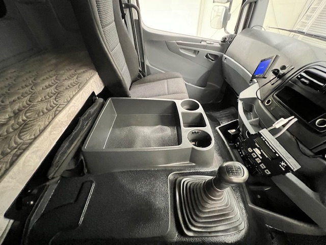 Mercedes Axor 2529 6×2 Rear Lift Sleeper Cab Fridge Box
