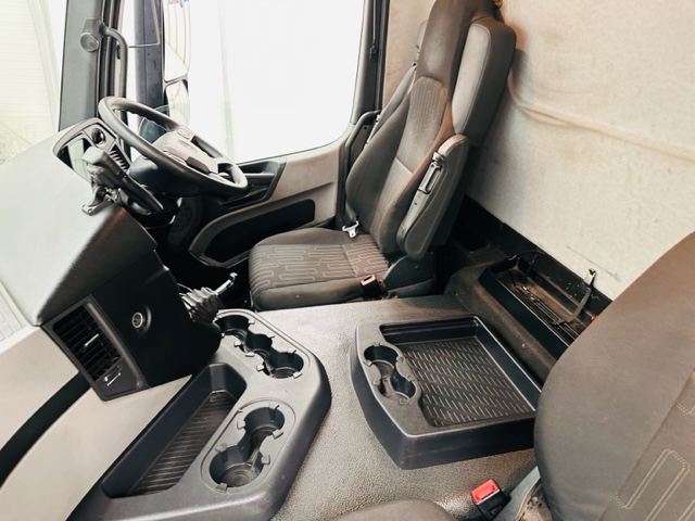 Mercedes Actros 1824 Day Cab Curtainsider