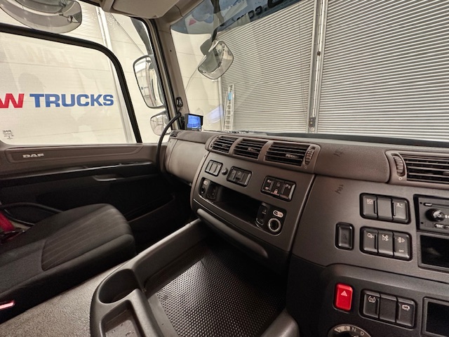 DAF CF 260 Sleeper Cab Curtainsider