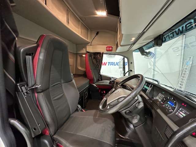 Volvo FH 500 6×2 Midlift Tractor Unit