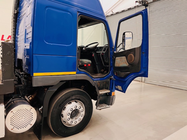 Volvo FM7 250 Globetrotter Flatbed