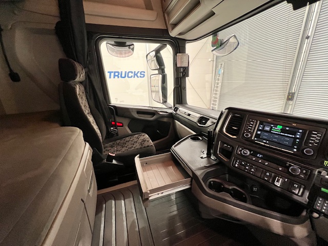 Scania R450 6×2 Midlift Highline Tractor Unit