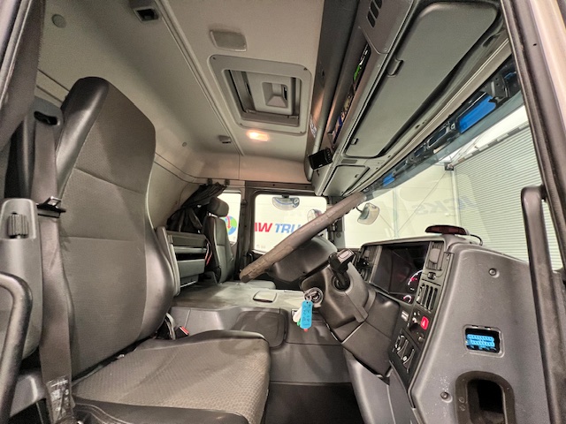 Scania P250 4×2 Sleeper Cab Fridge Box