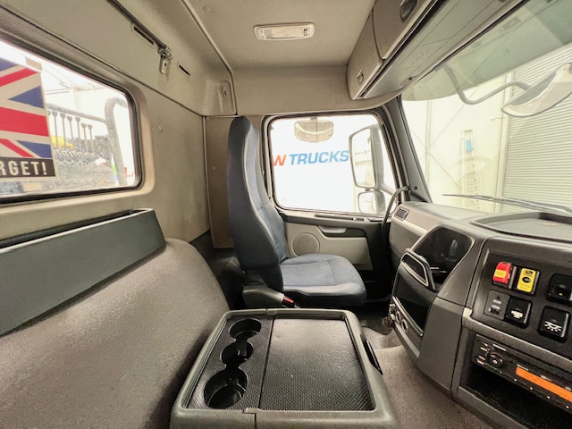 Volvo FM 460 8×4 Steel Tipper Grab