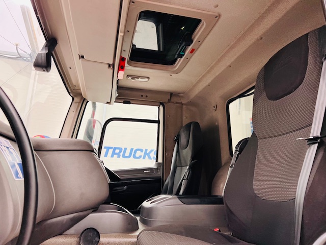 DAF CF 330 6×2 Rear Lift Fridge Box