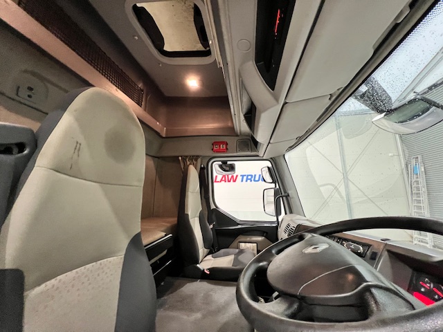Renault Midlum 190 Sleeper Cab Box Van