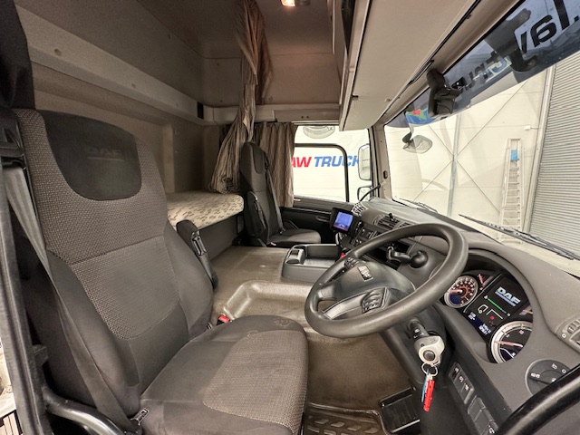 DAF CF 310 Sleeper Cab Curtainsider
