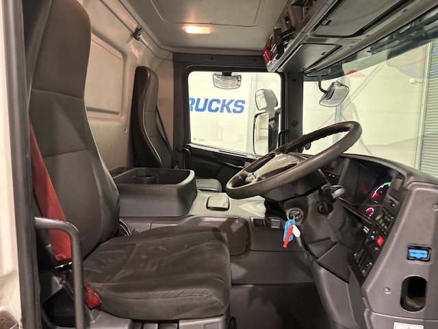 Scania P280 6×2 Rear Lift Day Cab Fridge Box