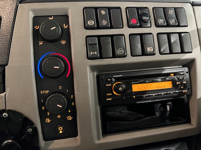 Volvo FL 240 4×2 Day Cab Box Van