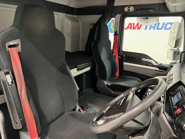 MAN TGM 18.250 4×2 Sleeper Cab Curtainsider