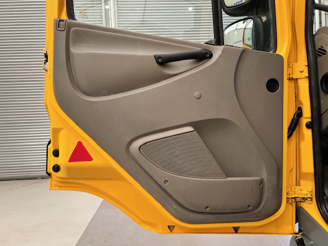 DAF CF75 310 6×4 Day Cab Gritter