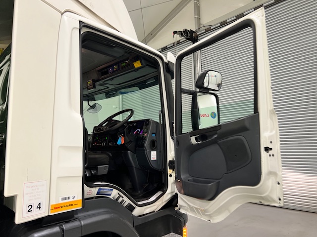 Scania P280 6×2 Rear Lift Day Cab Fridge Box